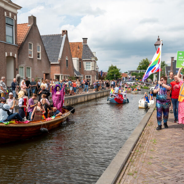 3FM Pride trekt honderden mensen naar Kollum: "Laten zien wie je bent is het beste protest"