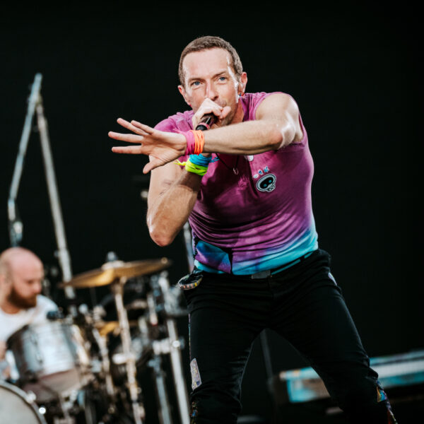 Coldplay doneert gitaar aan Nederlandse Ruben