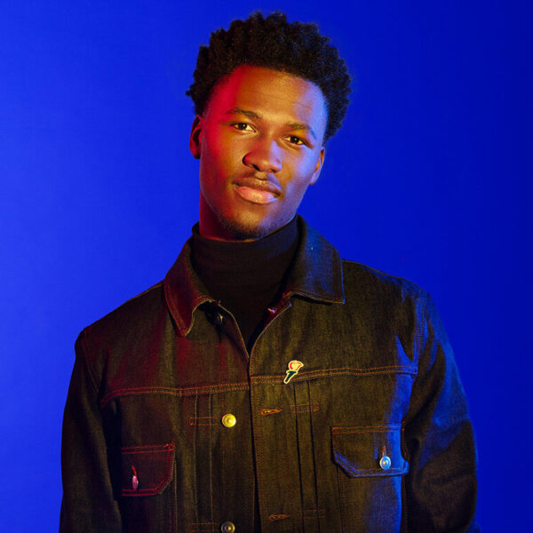 Claude keert terug naar AZC waar hij vroeger verbleef