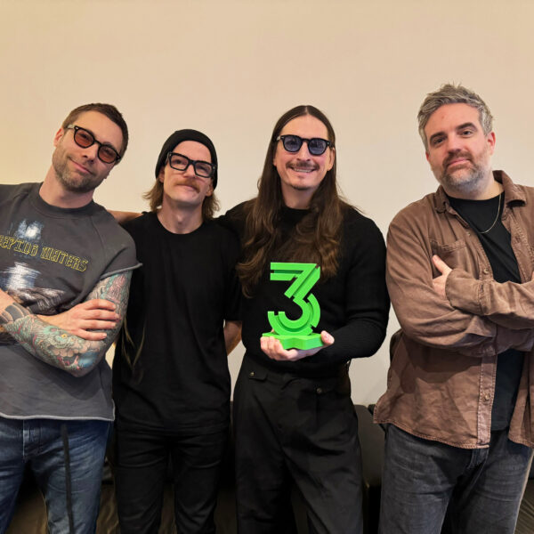 Wijnand & Jamie reiken eerste 3FM Award uit aan Kensington: Schaal van Rigter voor 'A Moment'