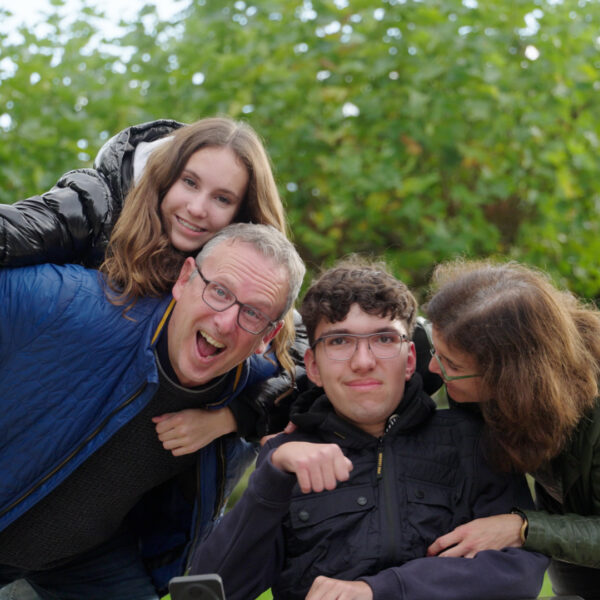SR25: Matthijs (17) en Eline (13) hebben dezelfde spierziekte, maar de impact is voor beide anders