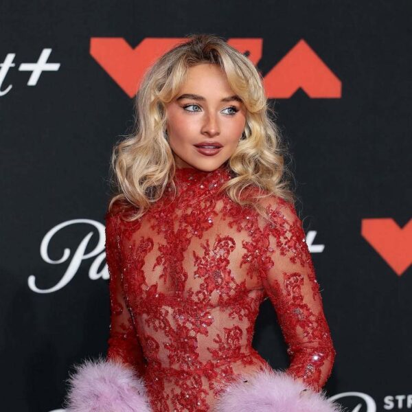 Sabrina Carpenter, Lola Young, Sombr en meer: deze artiesten treden op tijdens de Grammy's