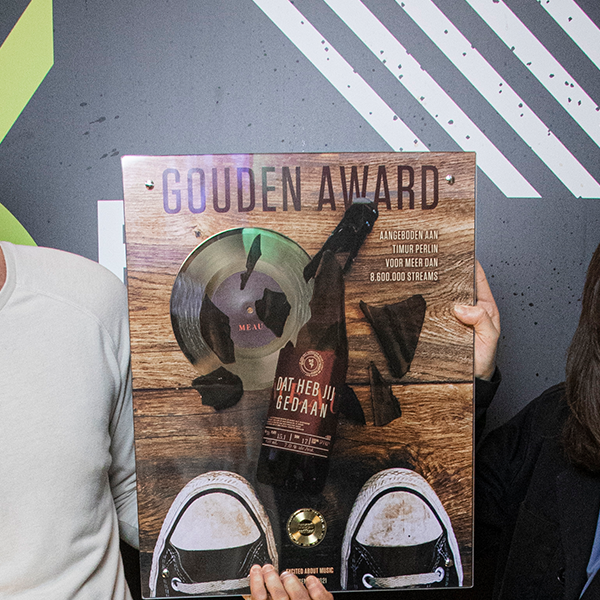 MEAU verrast Timur met haar allereerste gouden plaat