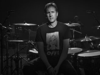 Wie is Josh Freese, de nieuwe drummer van Foo Fighters, nou eigenlijk?