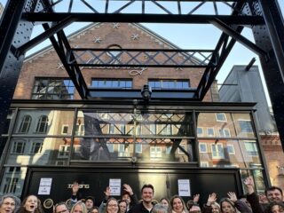 Mumford & Sons: zo ging de exclusieve meet & greet tussen 3FM-luisteraars en de band eraan toe