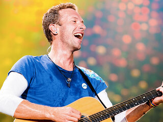 Coldplay kondigt nieuwe single aan: 'WE PRAY' (inclusief bijzondere featurings)