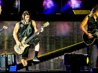 Vrouw bevalt van zoontje tijdens Metallica concert