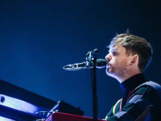 Deze Lowlandsshows kun jij vanuit huis bekijken met 3voor12 en NPO 2 Extra