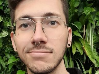 Bob's (26) ouders denken dat zijn seksualiteit een zonde is: "Ik kan pas sinds kort van mezelf houden"