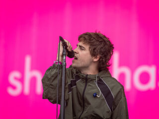 Royel Otis: de koningen van covers trakteren met ‘Let Me Love You’ van Mario