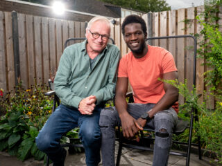 Drie jongeren over hun zelfgekozen familie: "De veilige thuishaven die ik als kind miste"