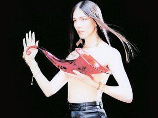 Dua Lipa en Charli XCX zijn al fan: maak kennis met Caroline Polachek!