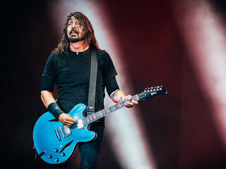 14x waarom Dave Grohl jouw favoriete rocker moet zijn