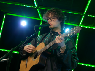 TikTok-sensatie David Kushner in de 3FM Live Box met 'Daylight'