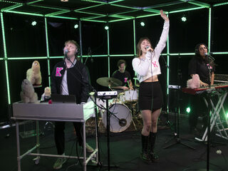 KUZKO speelt 'Penelope' in 3FM Live Box