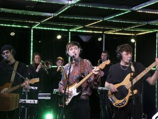 The Vices als verrassing in de 3FM Live Box voor Sanders verjaardag