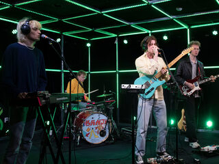 Banji Speelt 'Chatterbox' in de 3FM Live Box