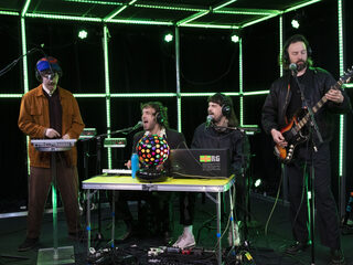 4B2M in de 3FM Live Box met 'Ou (A) Est Le Temps'