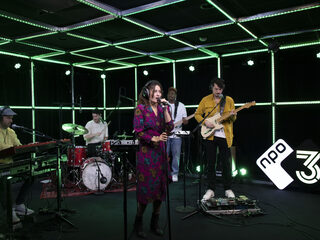 Lorrèn covert Doe Maar in de 3FM Live Box