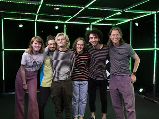 BRICKED OUT speelt 'You Gotta Tell' in de 3FM Live Box