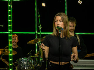 RONDÉ zet de 3FM Live Box op z'n kop met 3FM Megahit 'Bright Eyes'