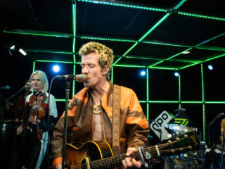 Son Mieux luidt in 3FM Live Box het weekend in met gloednieuwe track 'Tell Me More'
