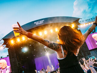 Onderzoek stelt: jongeren seksten zich tóch naar een Summer of Love