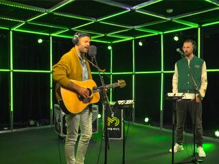 Alain Clark en Big2 spelen 'Change Will Come' in de 3FM Live Box
