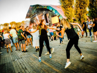 Zo volg je Down The Rabbit Hole via 3FM