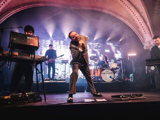 De Staat op #1 met 'Witch Doctor' in de 3FM Festival 999 2022