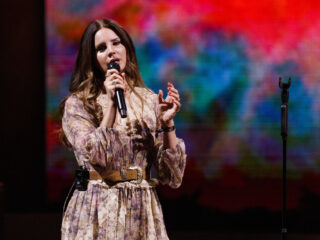 Lana Del Rey omarmt breuklijntjes op haar nieuwe album