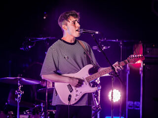 Sam Fender pakt de 3FM Megahit met 'Alright'