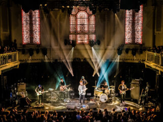 Hoe kan een concert duurder worden door coronatesten?