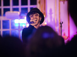 Oscar and the Wolf vertelt dat nieuwe track 'Dancing Machine' geïnspireerd is op beste vriendin