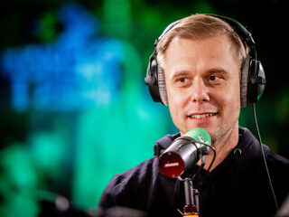 Armin van Buuren speelt de Toekomstkunde Quiz in het Glazen Huis