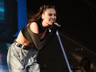 Olivia Rodrigo covert 'Torn' in kroeg in Manchester