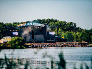 Wat zijn dé must-see acts op Best Kept Secret? Luister de VoorAan Festivalgids