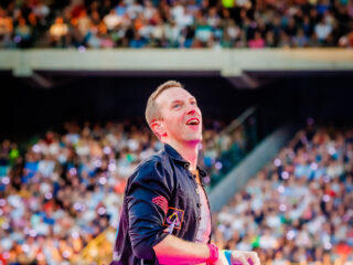 Chris Martin ontwerpt tatoeage voor fan tijdens concert