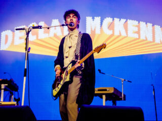 Declan McKenna brengt het zonnetje in huis met nieuwste album