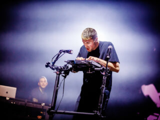 Fred Again.. kondigt nieuw album 'Actual Life 3' aan