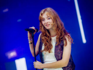 Froukje kondigt 'Noodzakelijk Verdriet'-tour aan