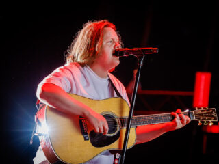 Lewis Capaldi over Tourette: "Het is een reële optie dat ik moet stoppen met muziek maken"