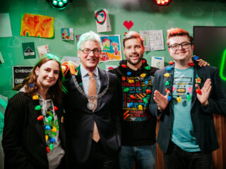 Burgemeester van Amersfoort bezoekt het Glazen Huis