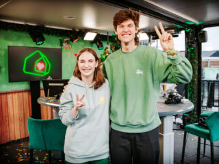 Blanks en 3FM-dj Sophie maken samen een liedje in het Glazen Huis
