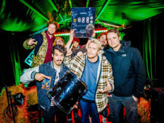 Bied mee op gouden plaat, gesigneerde floortom en VIP tickets voor Chef'Special