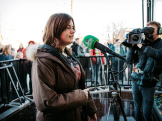 Sophie wordt emotioneel als Vergeten Kind Mikaela (14) naar het Glazen Huis komt