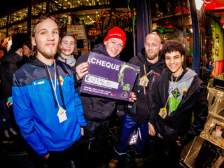 Ex-Vergeten Kinderen Jason, Edino, Glory en Carlijn lopen 100.000 stappen naar het Glazen Huis