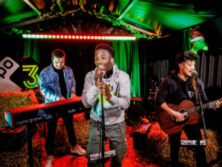 Claude treedt op met nummer 1-hit bij het Glazen Huis