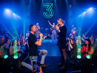 Son Mieux-fan vraagt vriendin ten huwelijk tijdens 3FM Awards