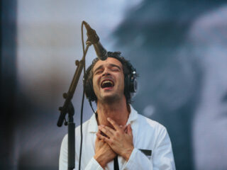 The 1975 last pauze in voor onbepaalde tijd